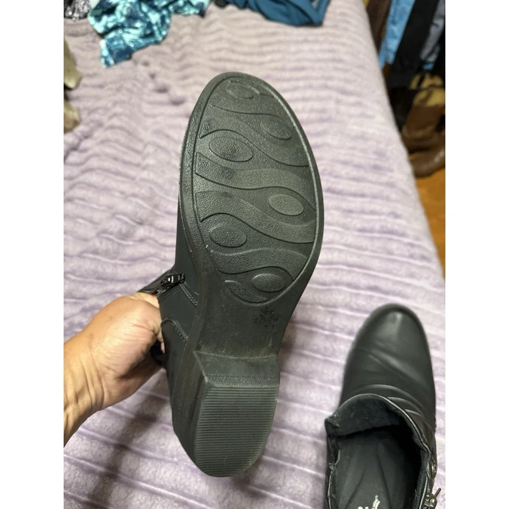 Easy Street Women's Black Ankle Bootie US 10 Round Toe Zip Solid Rubber Sole